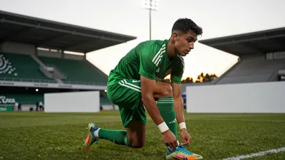 El técnico chileno Manuel Pellegrini ha introducido varias novedades en el once titular del Real Betis para el choque de...