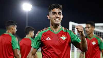 Cucho Hernández returns to Betis after World Cup