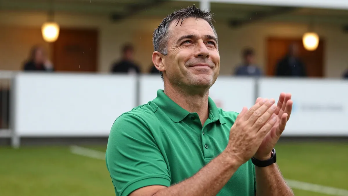 Rubén Cousillas, asistente de Manuel Pellegrini, afirmó que llegó al Real Betis como un profesional pero que se marchará...