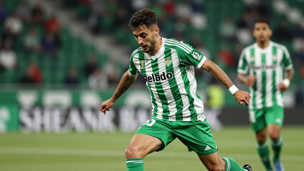 Real Betis to pursue Sofyan Amrabat return despite Fenerbahçe transfer hurdles