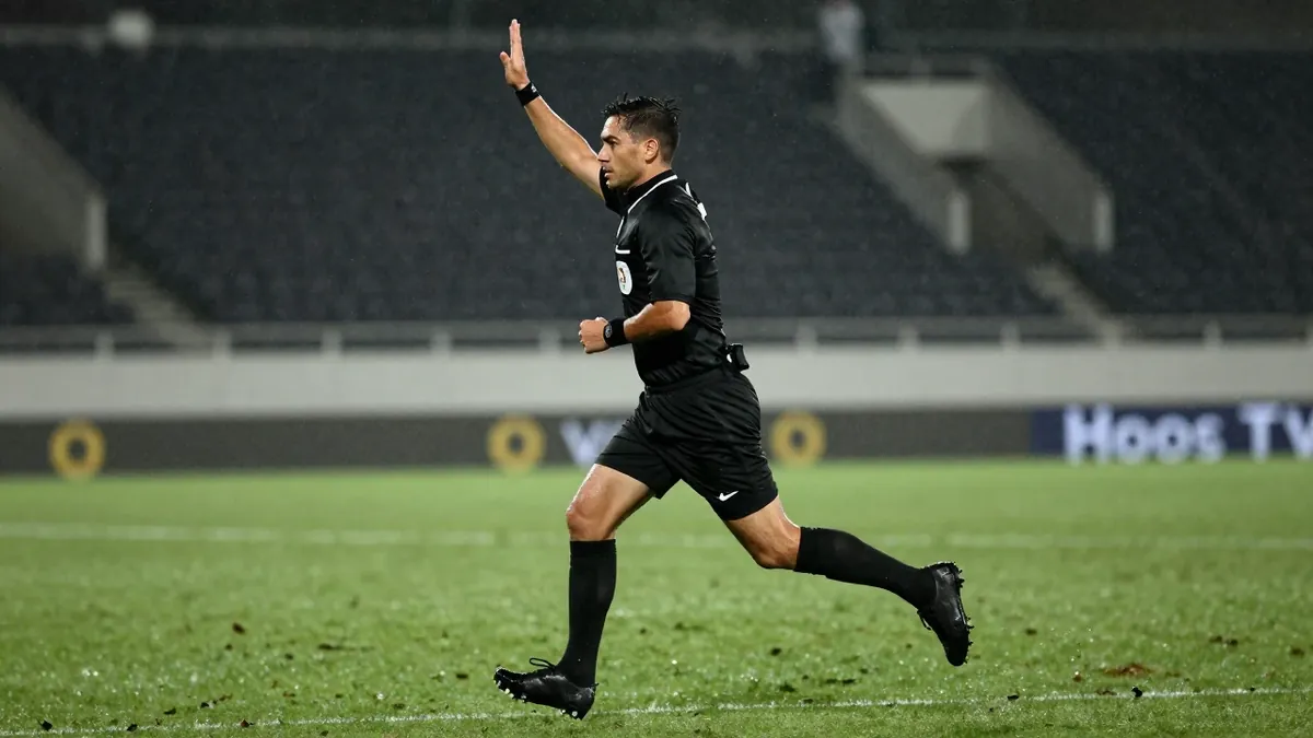 Referee Soto Grado has explained his decision not to send off Cucho Hernández after a clash with Ximo Navarro, a key...