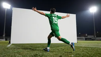 El equipo juvenil del Real Betis Balompié venció 2-0 al Real Madrid en cuartos de final del torneo LaLiga FC Futures en...