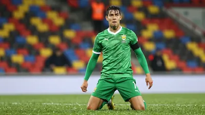 The Brazilian defender reached 100 appearances in 743 days, beating Alfonso Pérez's record, and received a commemorative...