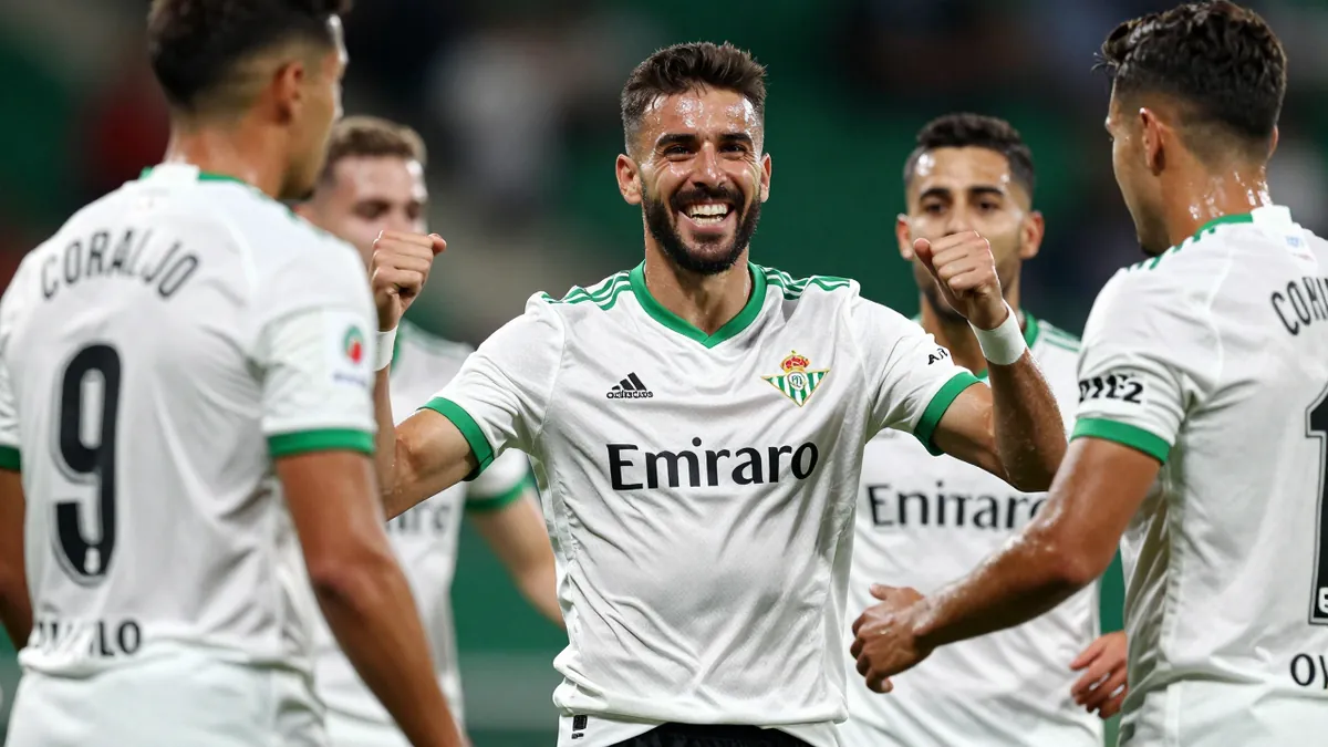 Corralejo anota el gol del triunfo del Betis ante el Almería